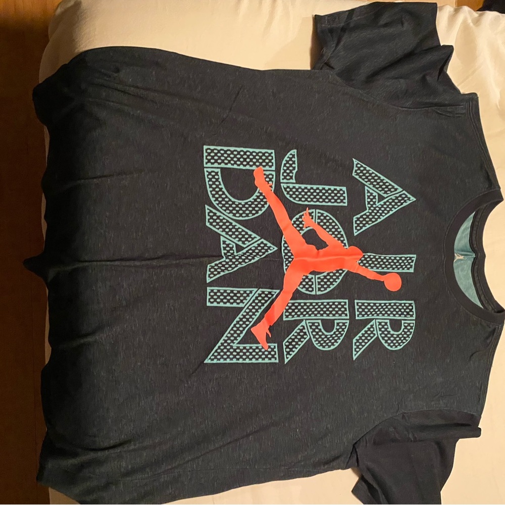 Nike Men's Black and Teal Graphic Tee